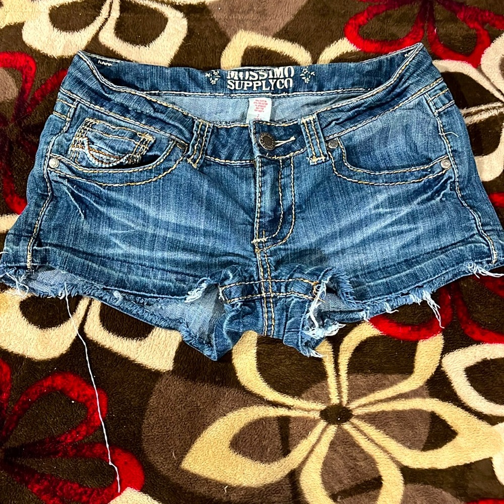 Size 7 Mossimo Supply Co shorts.